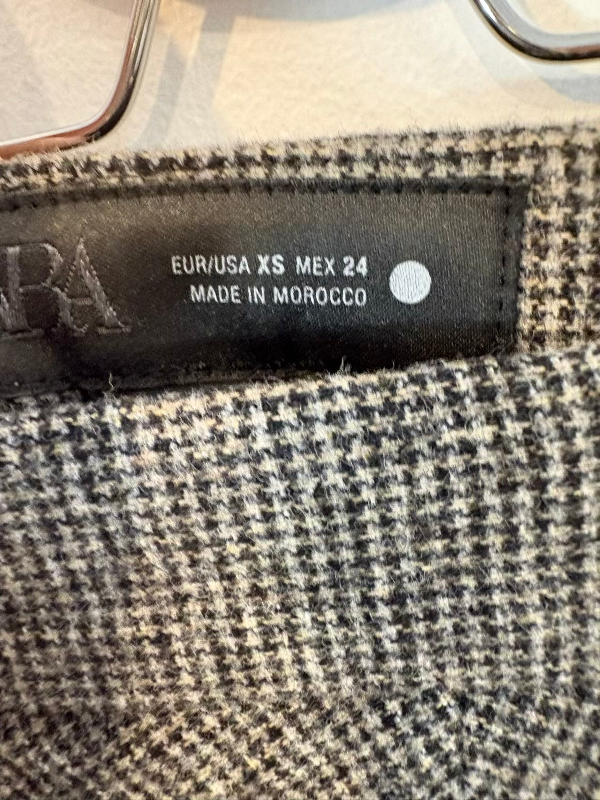ZARA. Falda midi  bolsillos con lana