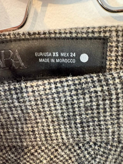 ZARA. Falda midi  bolsillos con lana