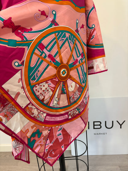 HERMÉS. Pañuelo rosa estampado