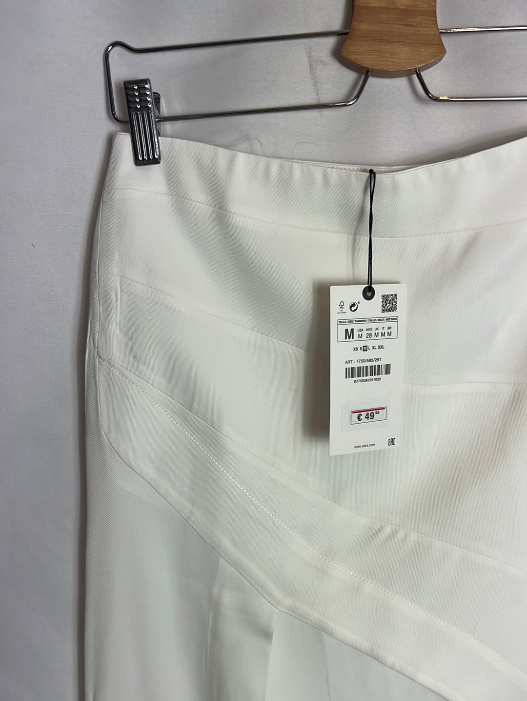 ZARA. Asymmetrical white skirt. Size m