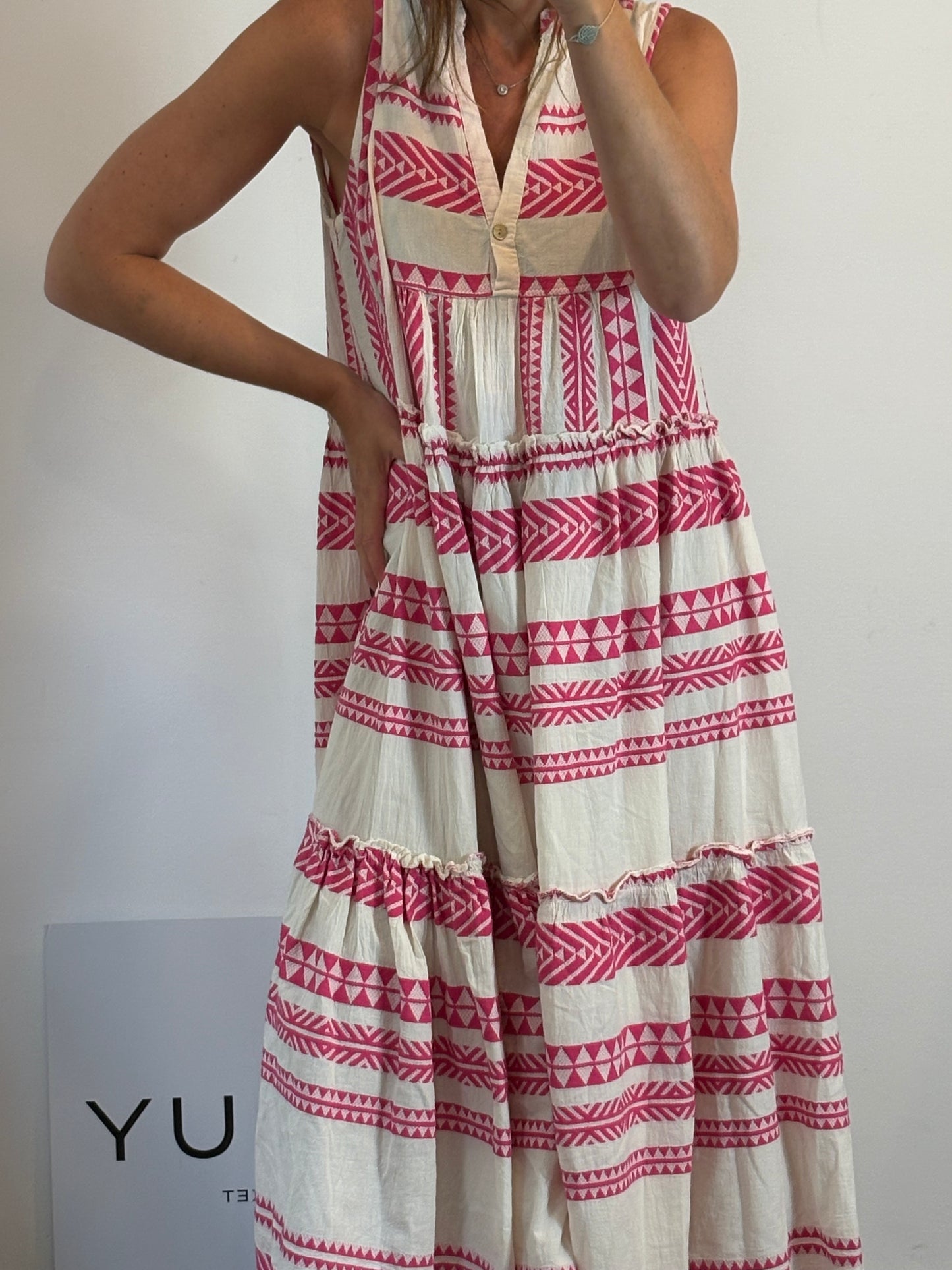 JOT. Vestido detalles bordado rosa. T M
