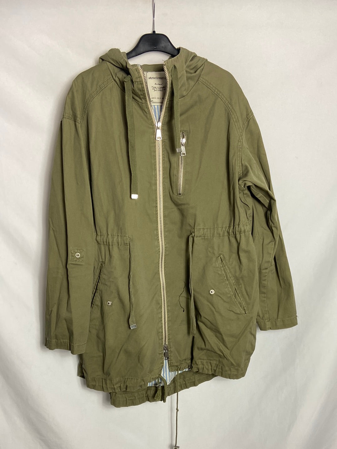 STRADIVARIUS. Parka verde larga. T S