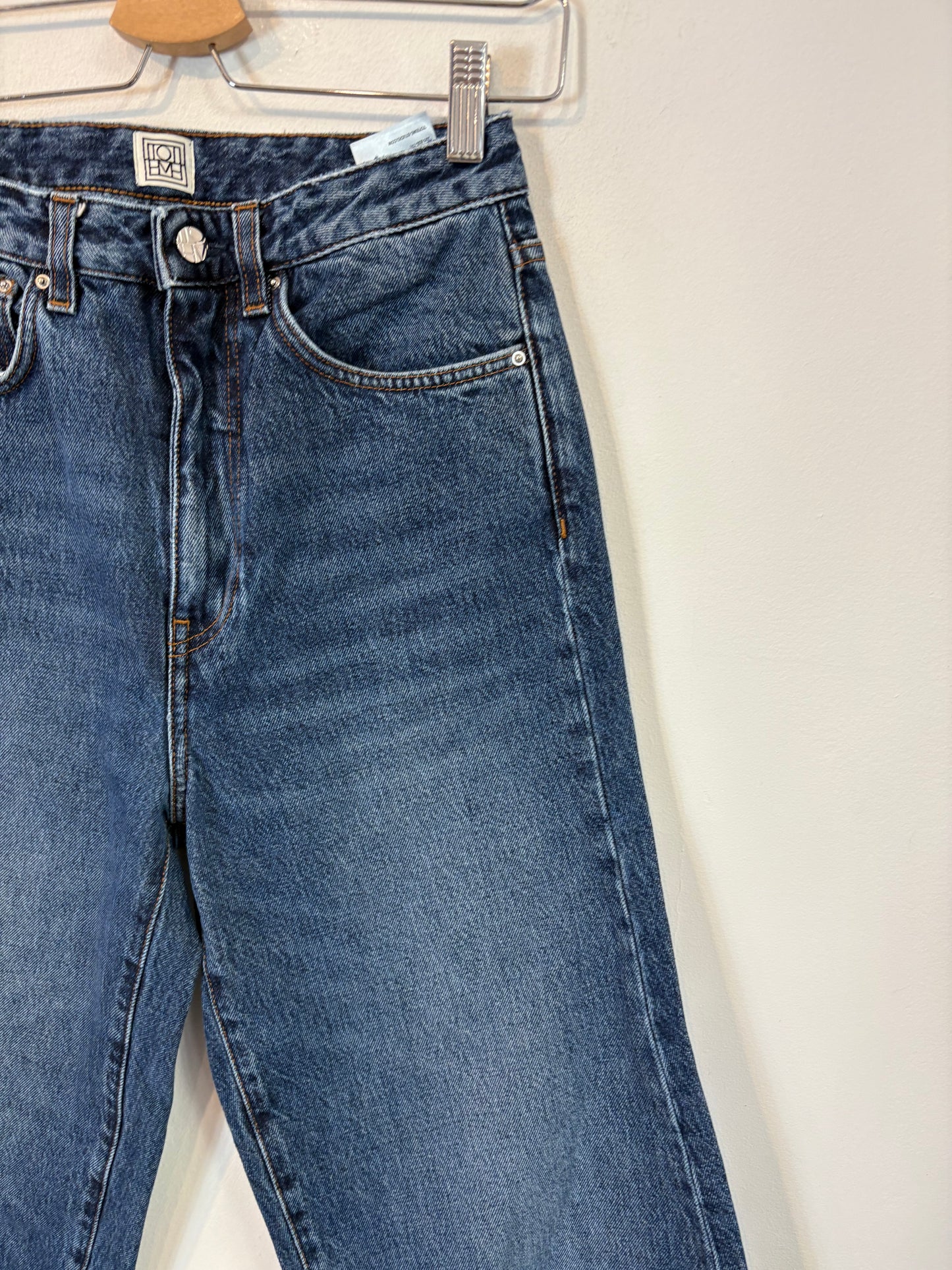 TOTÉME. Denim recto pata ancha