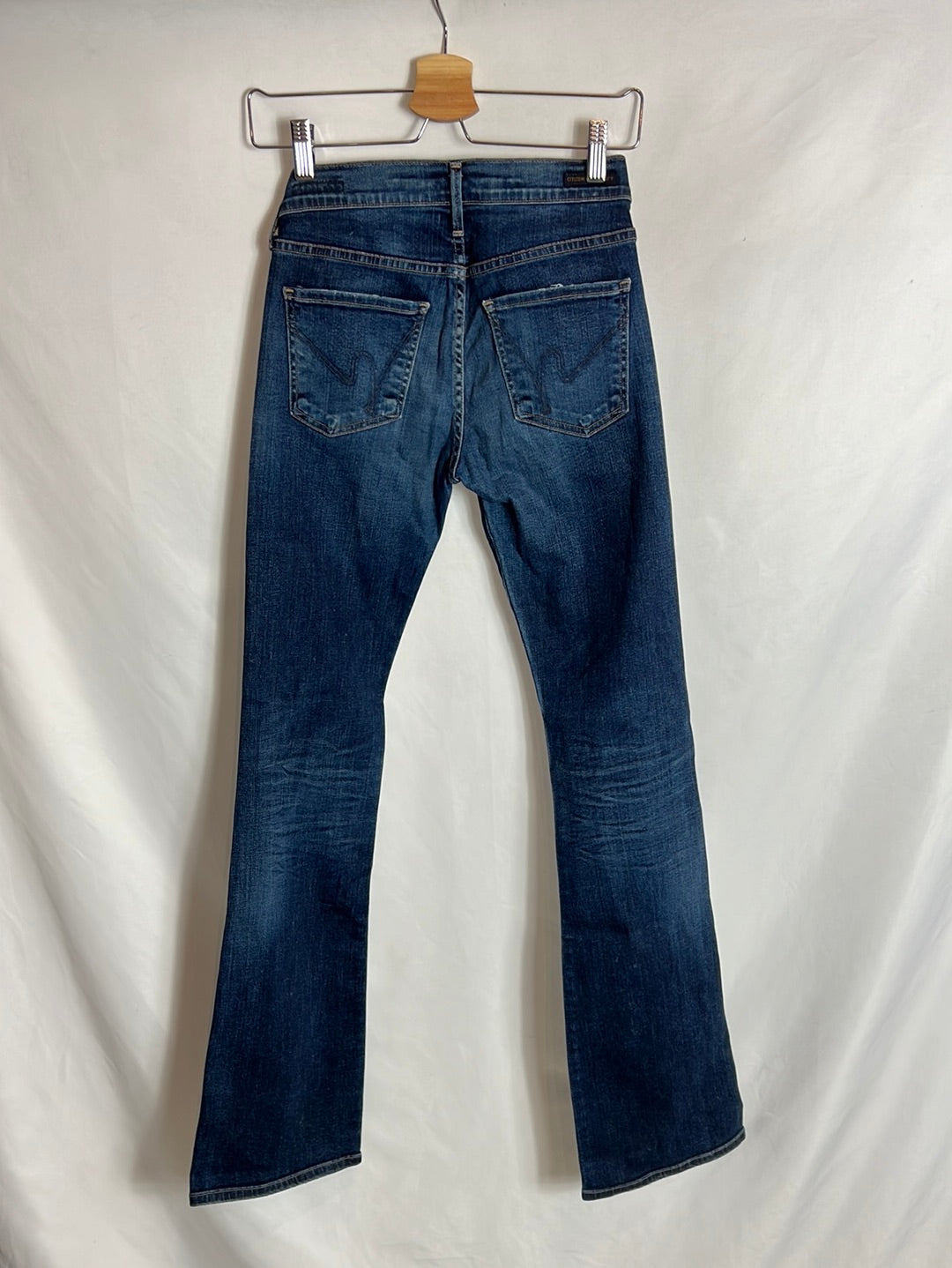 CITIZENS OF HUMANITY. Mid-waist flared denim. T 27(36)