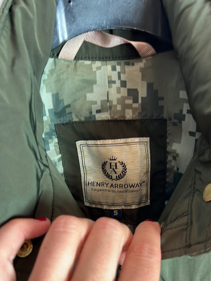 HENRY ARROWAY. Parka verde impermeable T.s