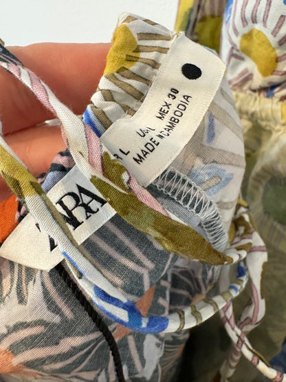 ZARA. Vestido corto estampado detalle espalda