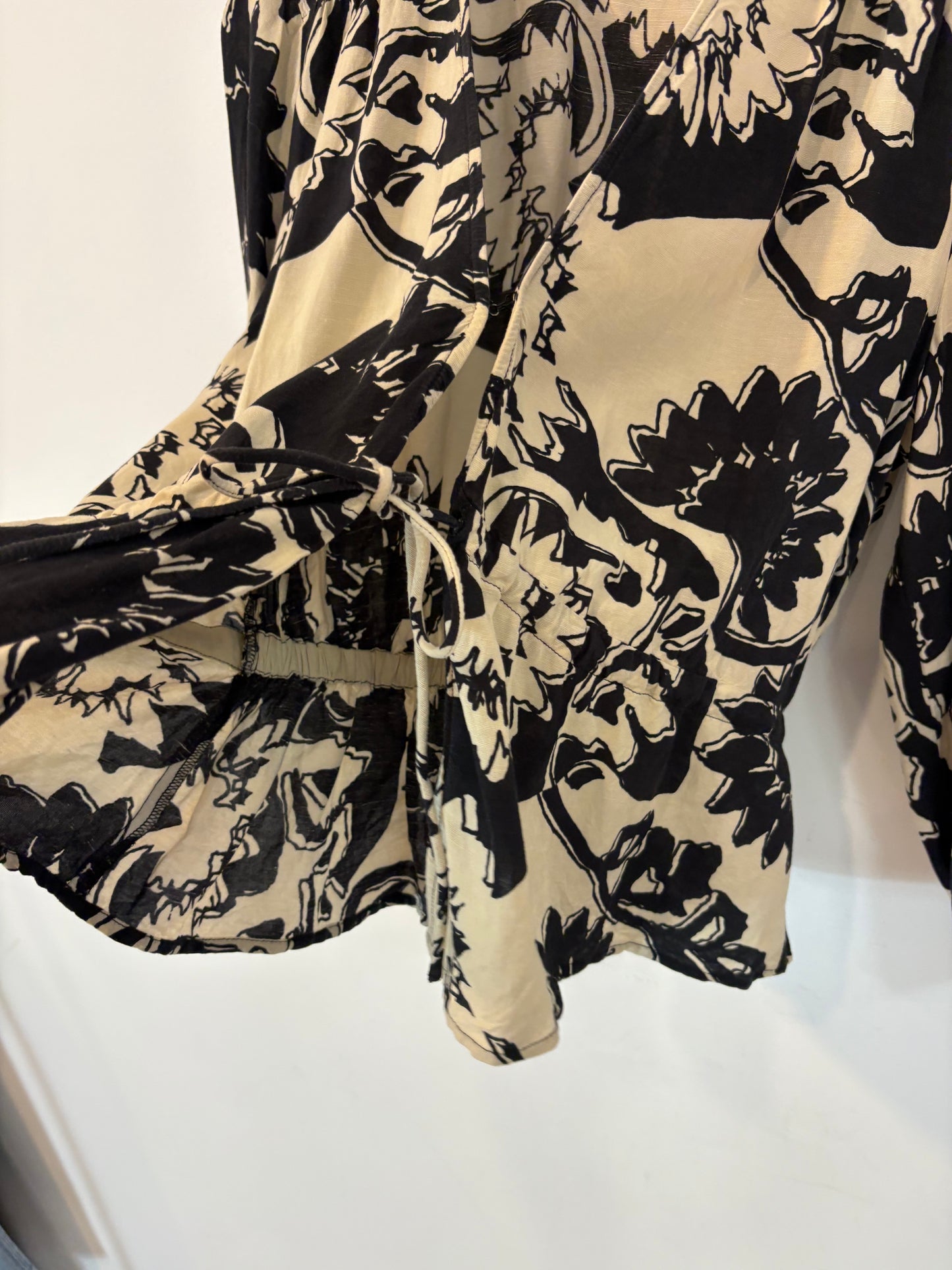 BA&SH. Blusa estampada lazadas