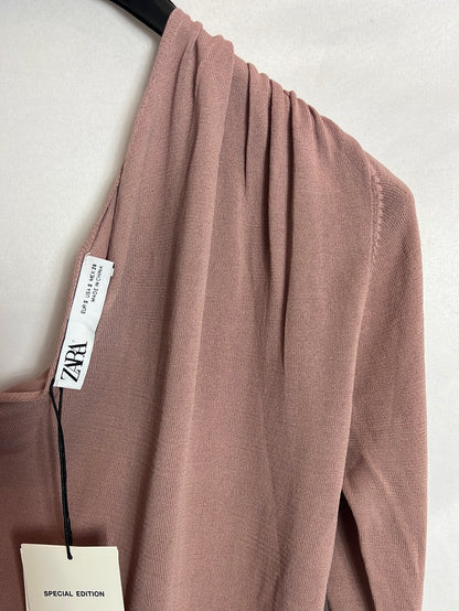 ZARA. Top punto asimétrico rosa palo. T S