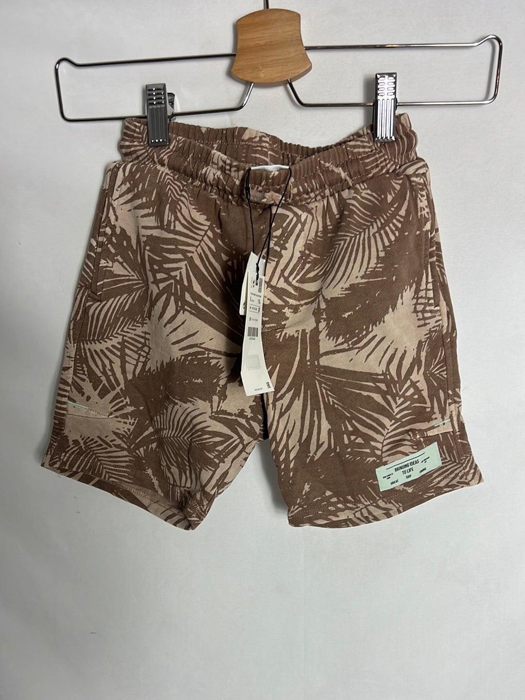 ZARA. Brown plush shorts with leaves. Size 6 years.