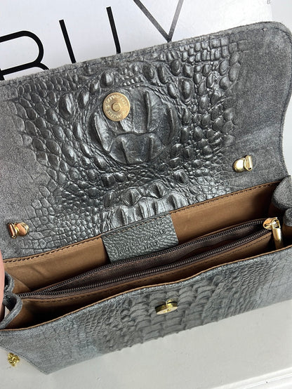 OTRAS. Bolso/cartera piel gris troquelada