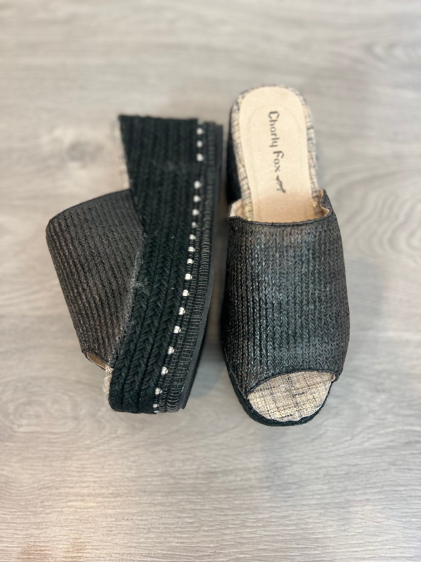 CHARLY FOX. Plataformas negras rafia T.39