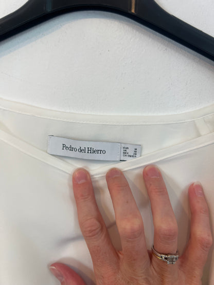 PEDRO DEL HIERRO. Blusa blanca volantes T.m