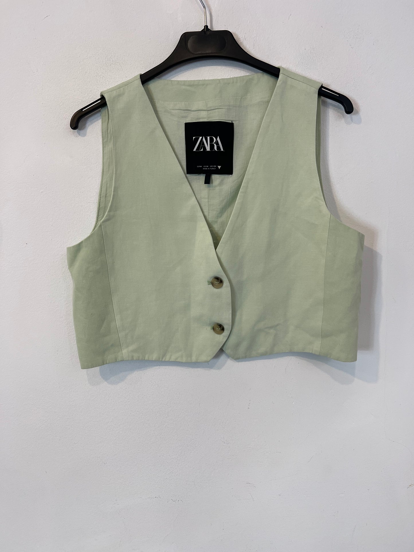 ZARA. Chaleco verde cropped