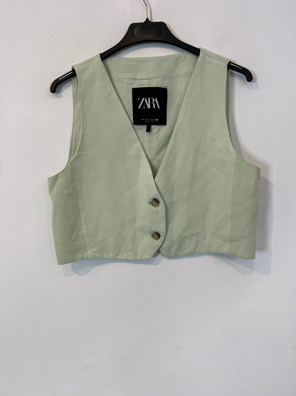 ZARA. Chaleco verde cropped