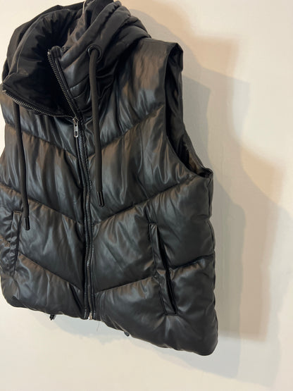 ZARA. plumas negro  efecto piel  T.m