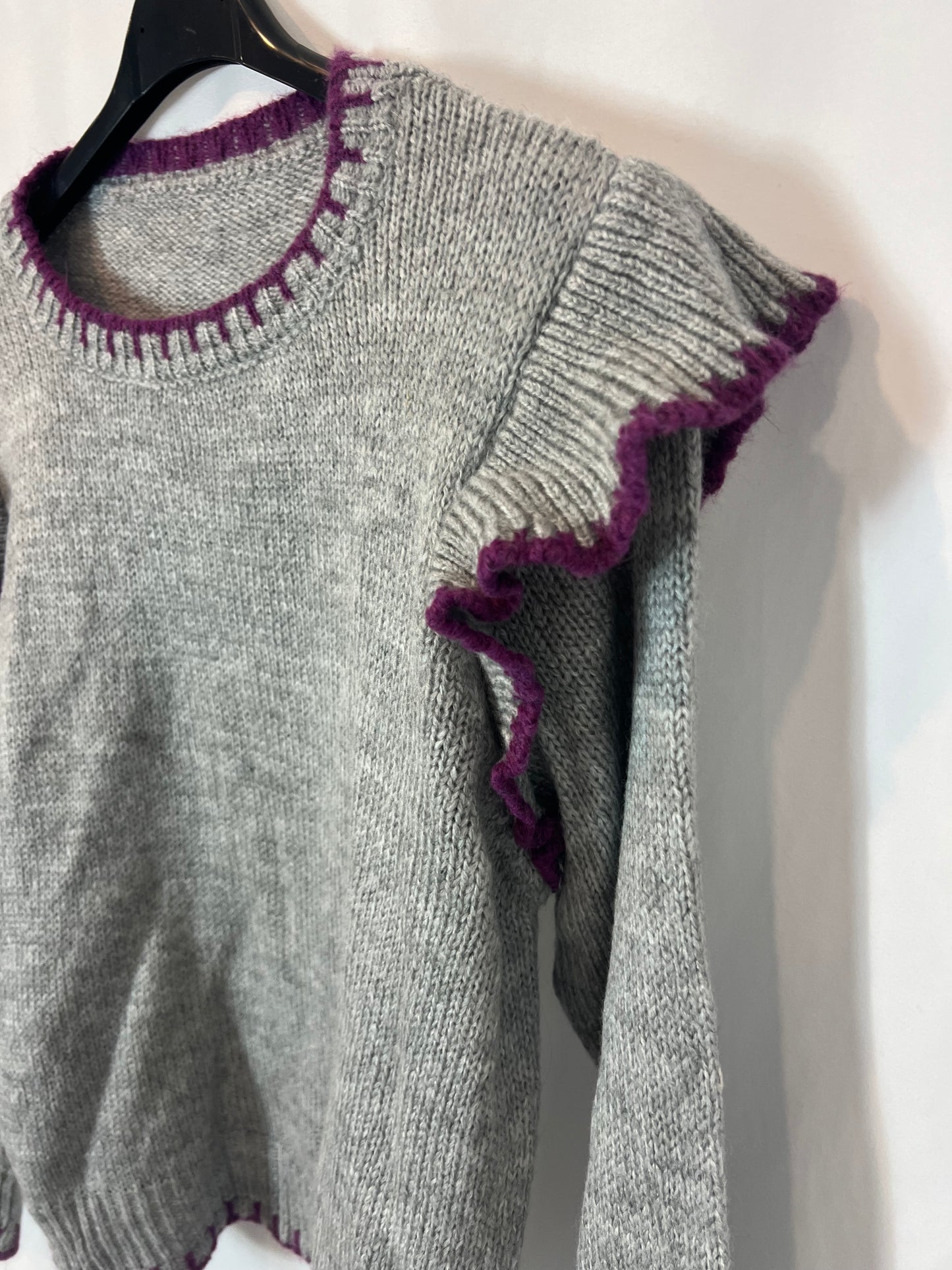 OTRAS. Jersey gris detalles morados. T S/M