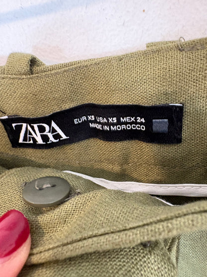 ZARA. Conjunto bermuda y chaleco verde mezcla
