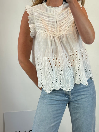 ZARA. Blusa blanca bordados