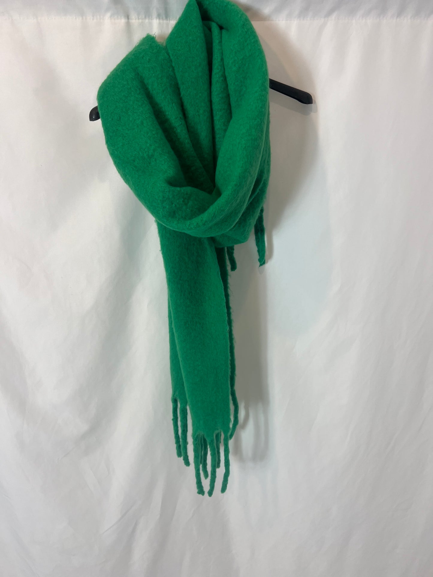 PULL&BEAR. Bufanda verde