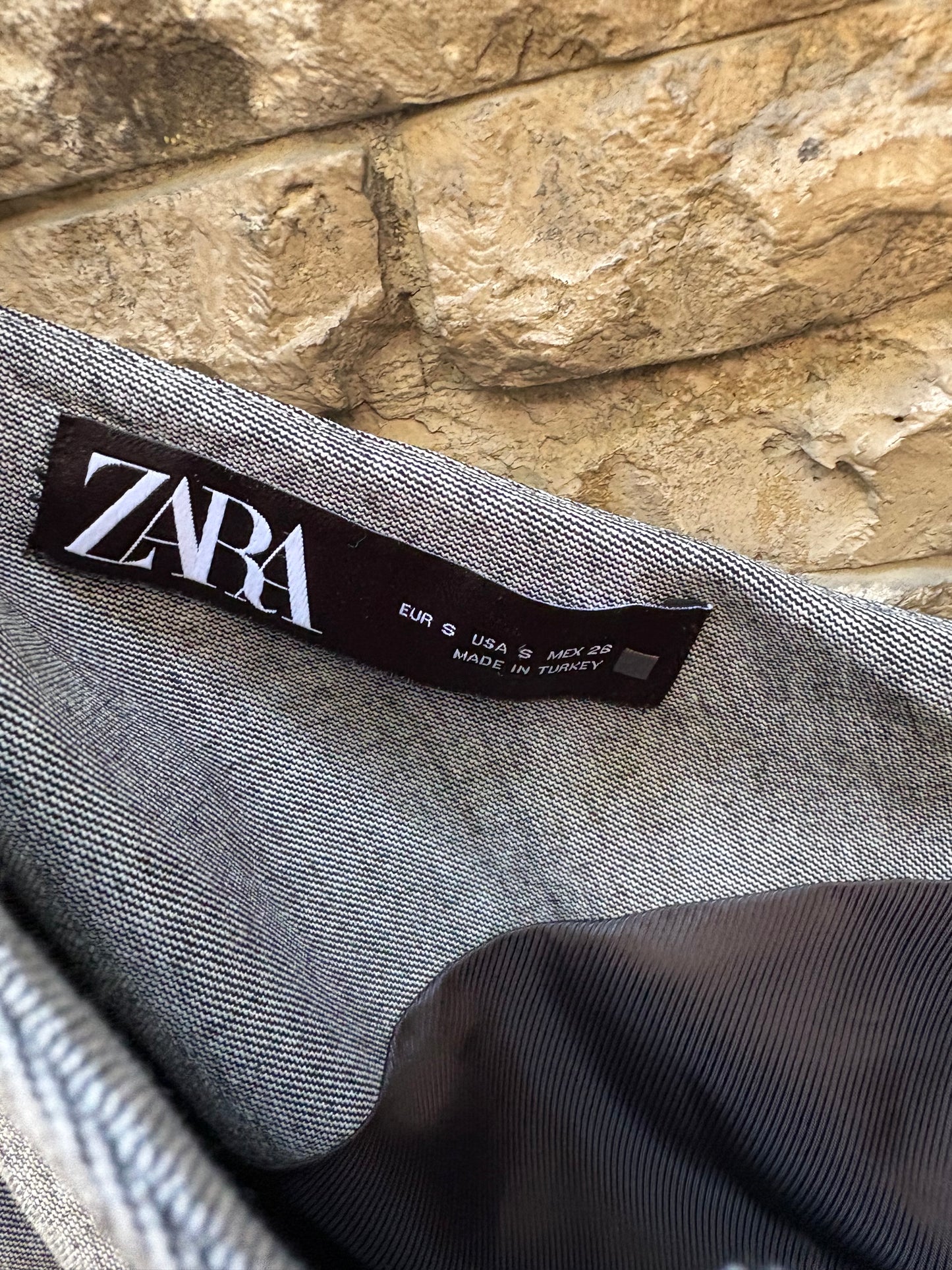 ZARA. Chaleco gris asimétrico. T S