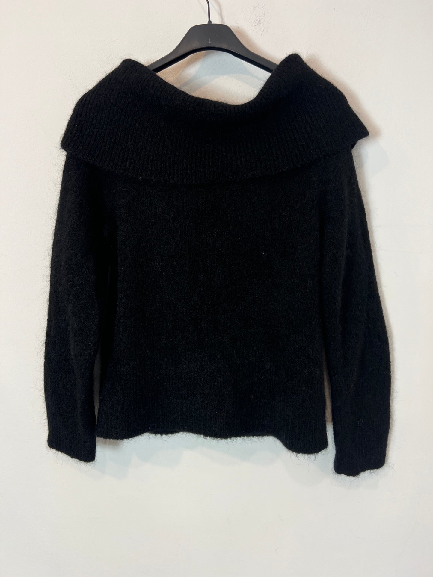 SEZANE. Black boat neck sweater, size XXS