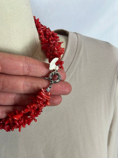 OTRAS. Collar perlas y coral