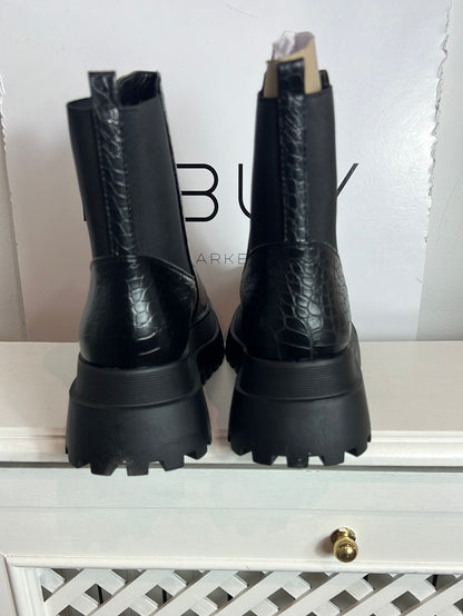 MIM. Botines negros plataforma. T 40