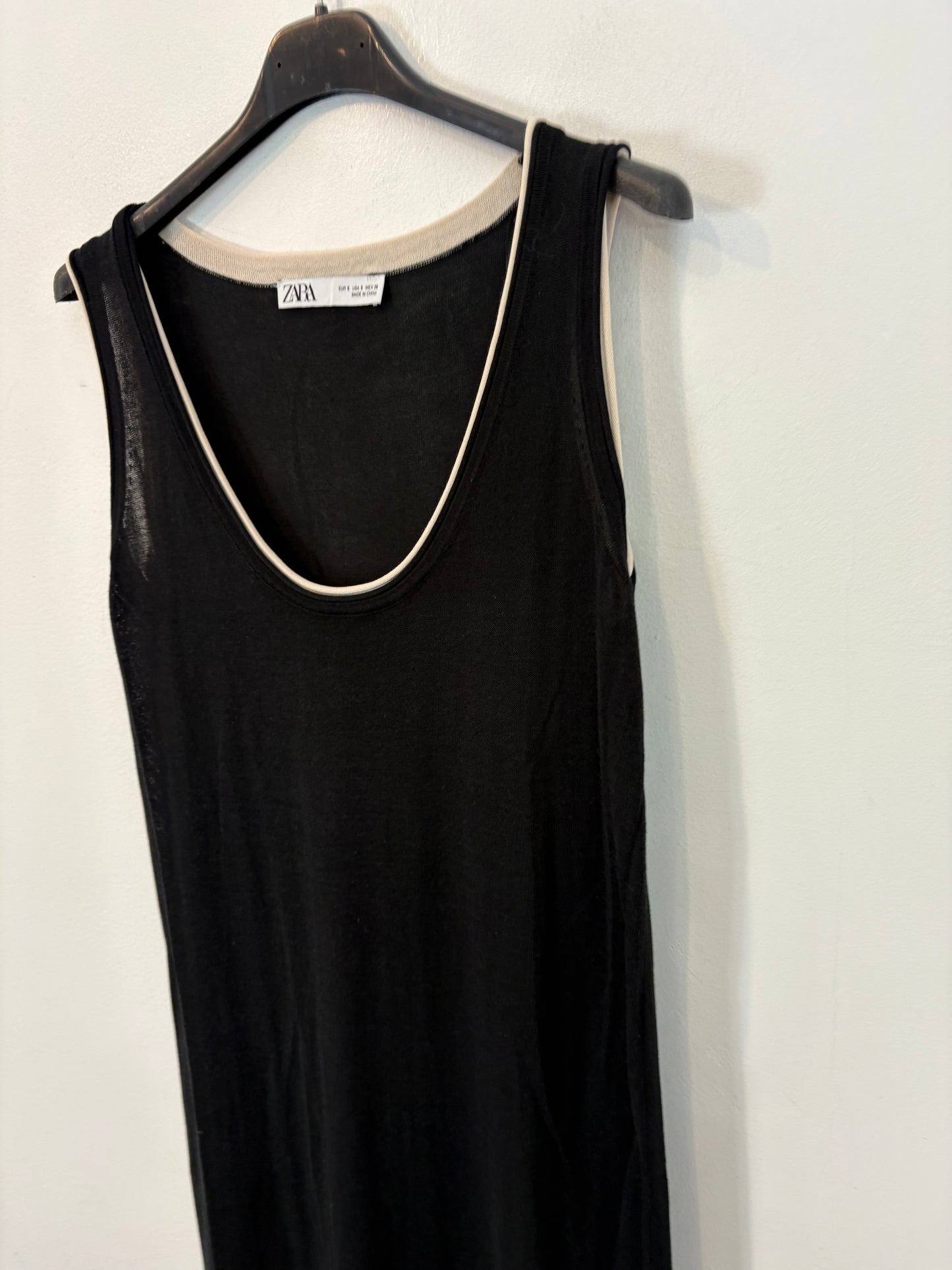 AMEÉ. Sleeveless fringed sweater S.(s)