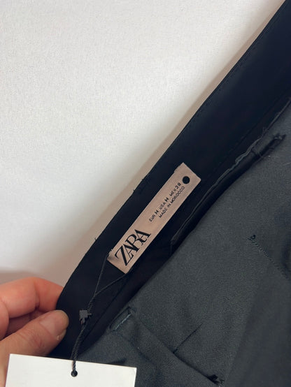 ZARA. Top negro asimétrico. T M
