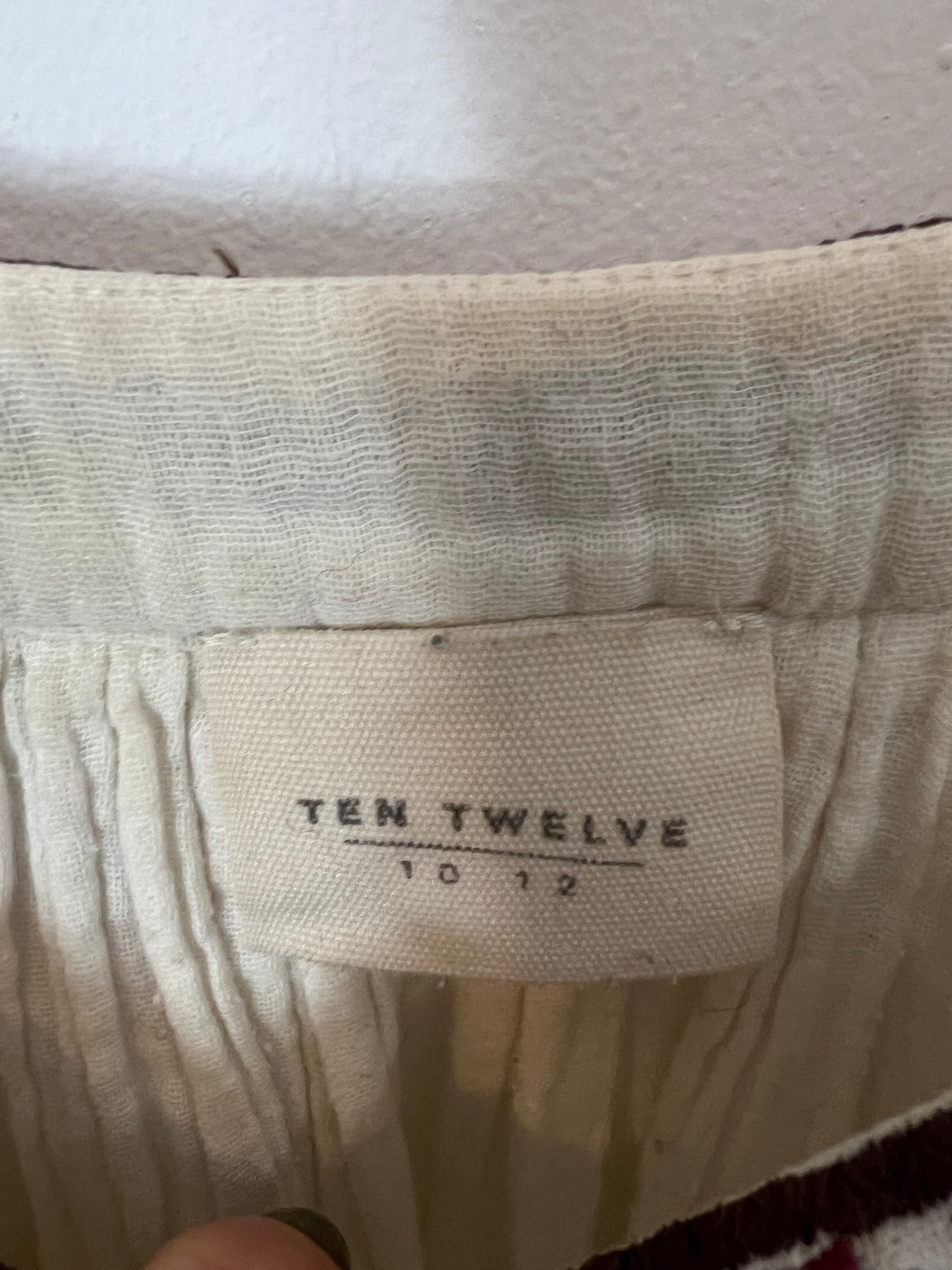 TEN TWELVE. Beige blouse with embroidered collar detail S.0 (xs/s)