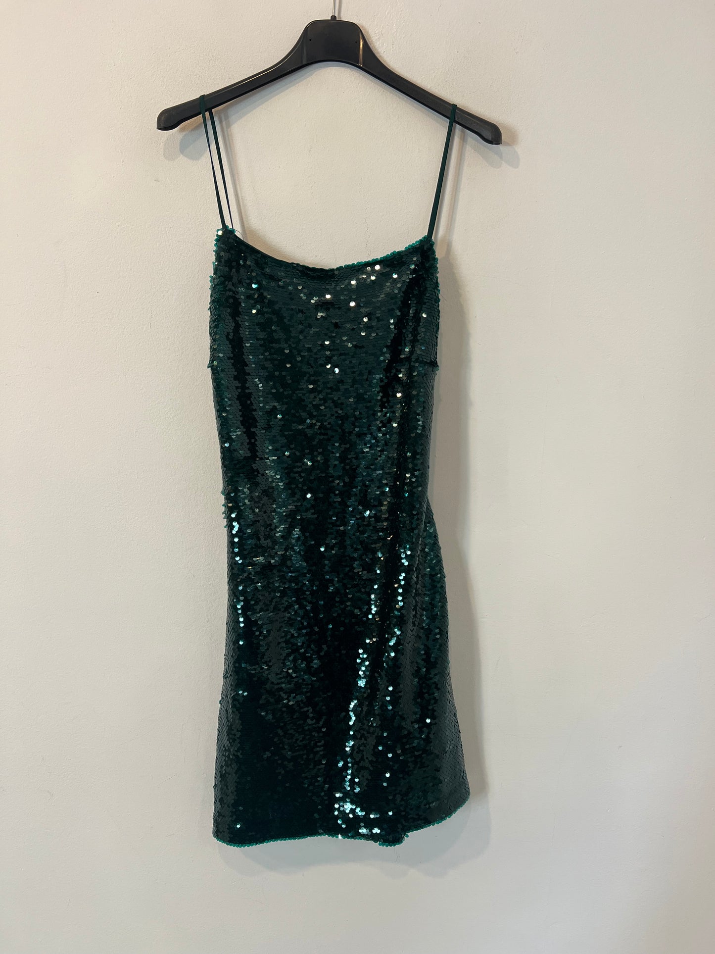 ZARA. Vestido corto lentejeulas