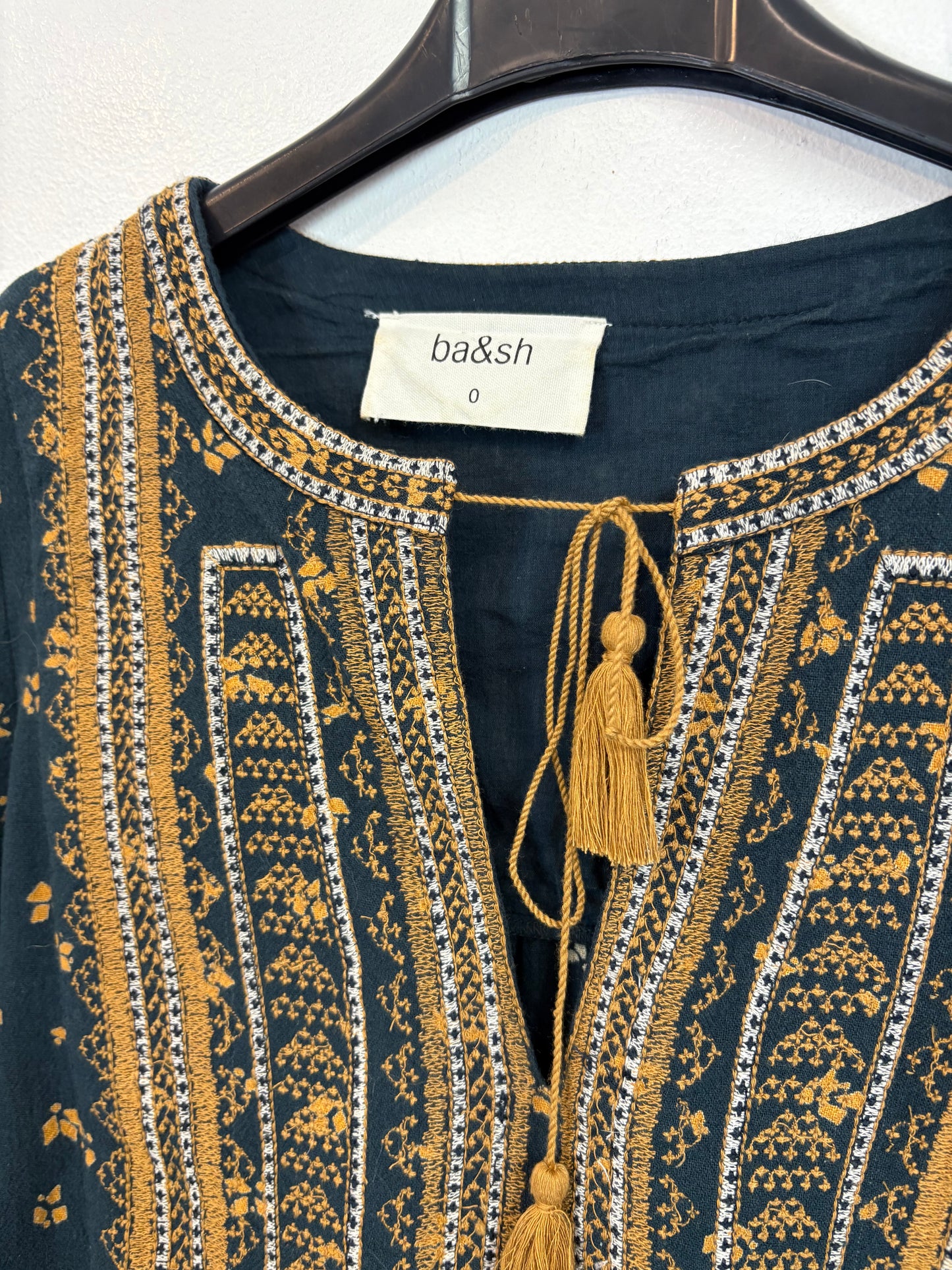 BA&SH. Blusa azul bordados