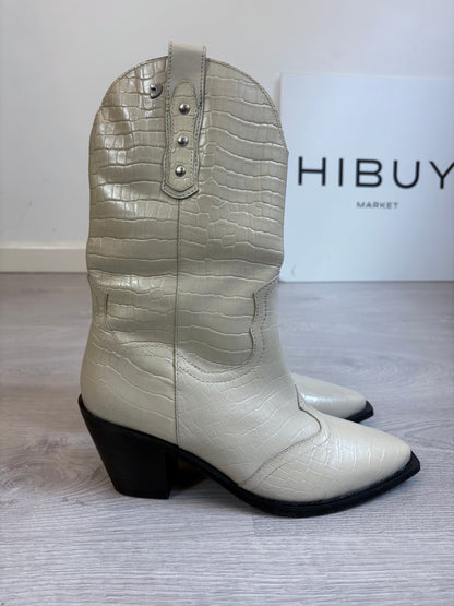 GIOSSEPO. Botas beige piel troquelada. T 41