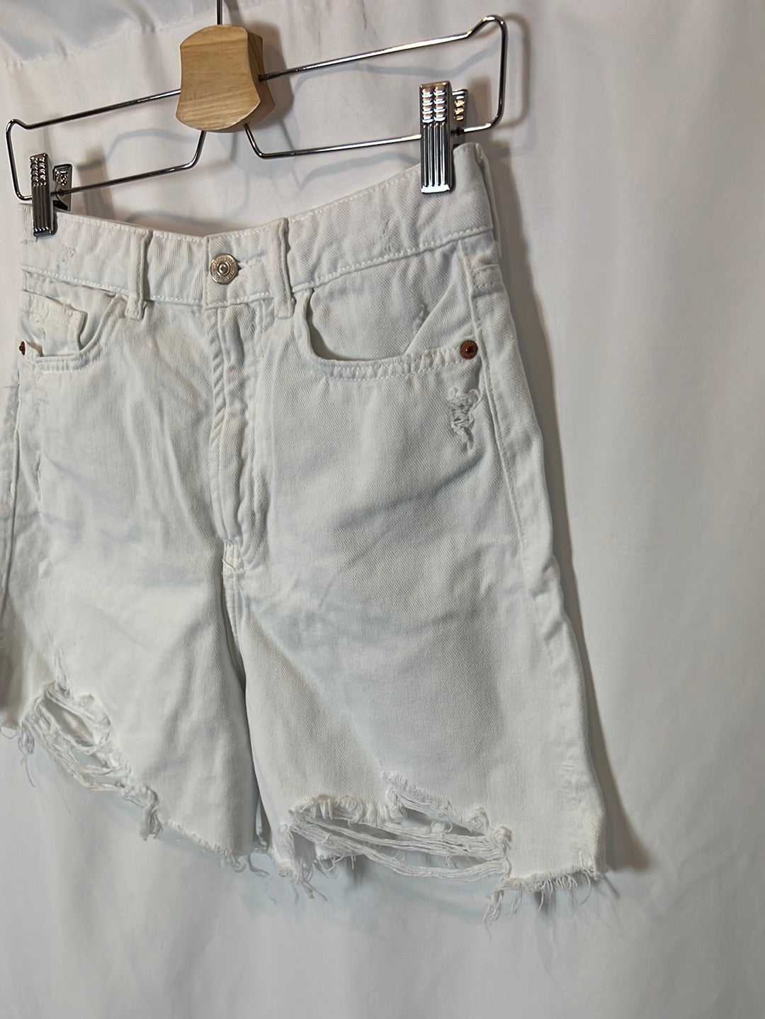 ZARA. White denim shorts. Size 36