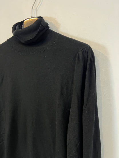 MANGO. Jersey negro cuello alto. T L (M)