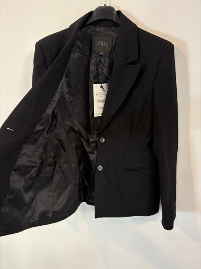 ZARA. Blazer negra detalle cintura