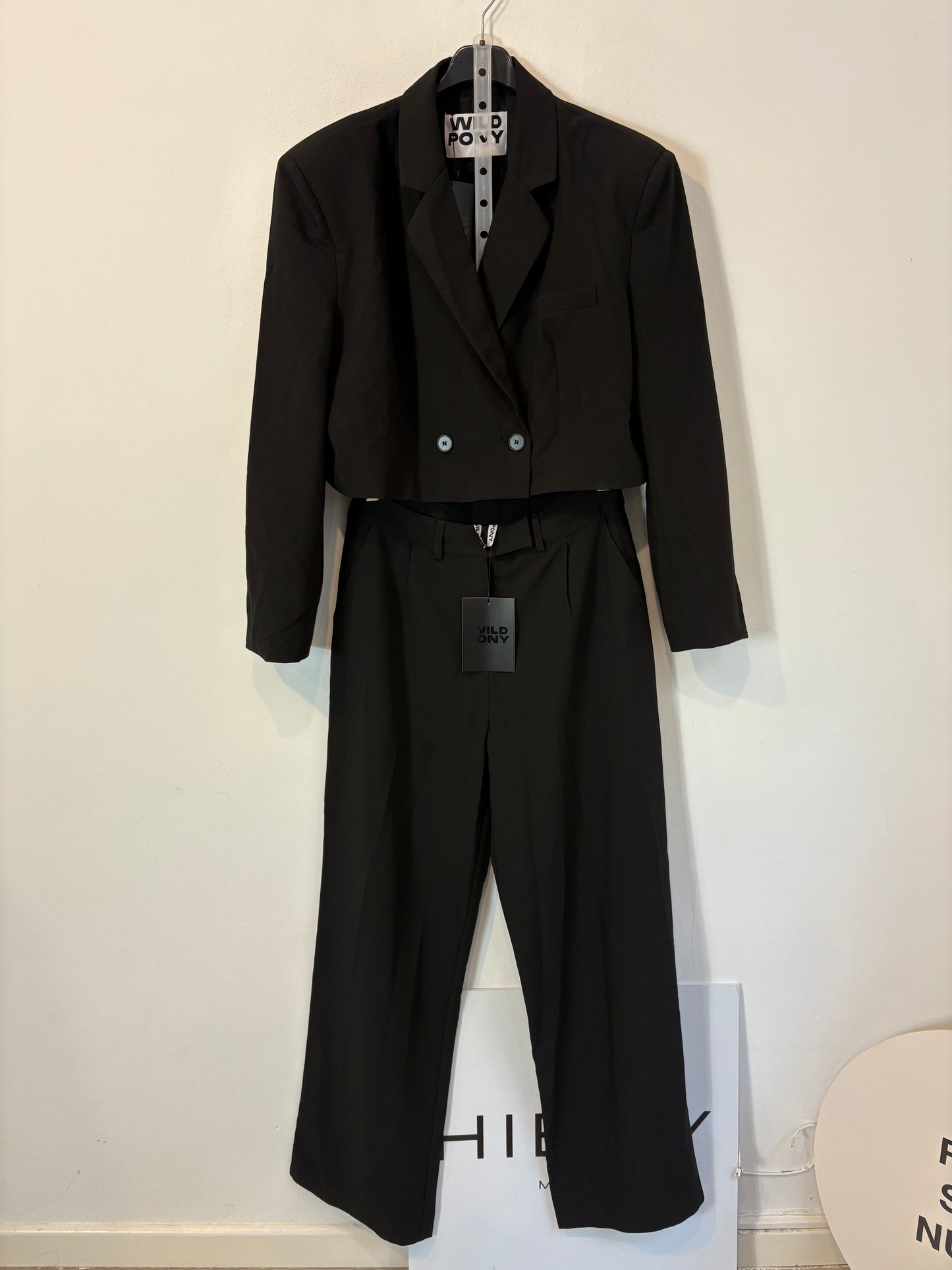 WILD PONY. Conjunto blazer y pantalón pinzas negro