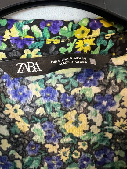 ZARA. Flowy floral blouse. TS