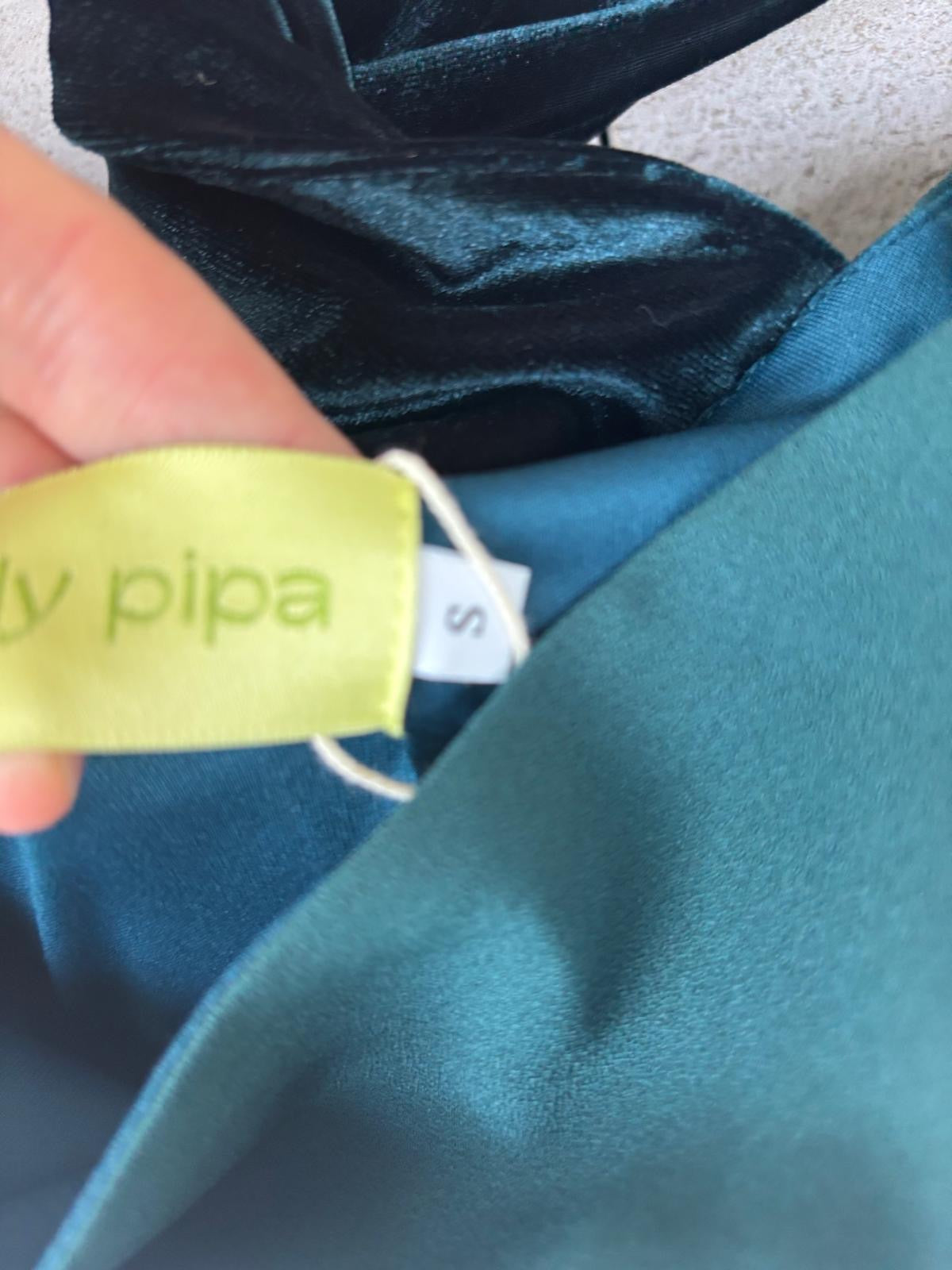 LADY PIPA. Mono verde escote cruzado terciopelo