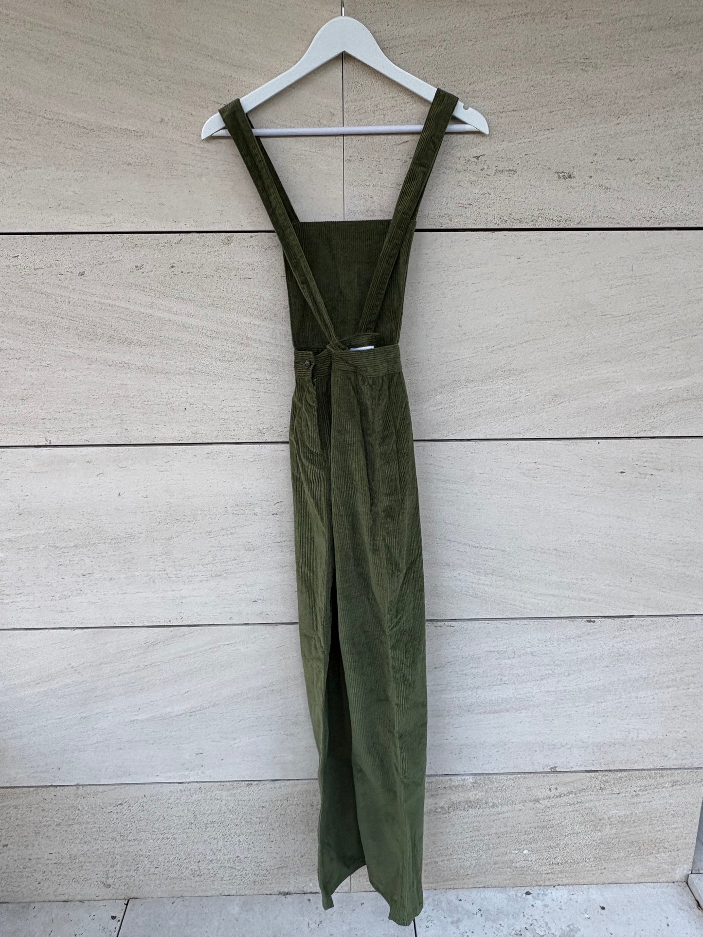 MARIA DE LA ORDEN. Mono verde pana ligera