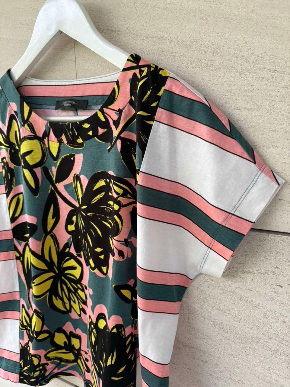 MAxMARA. Camiseta rayas y dibujo