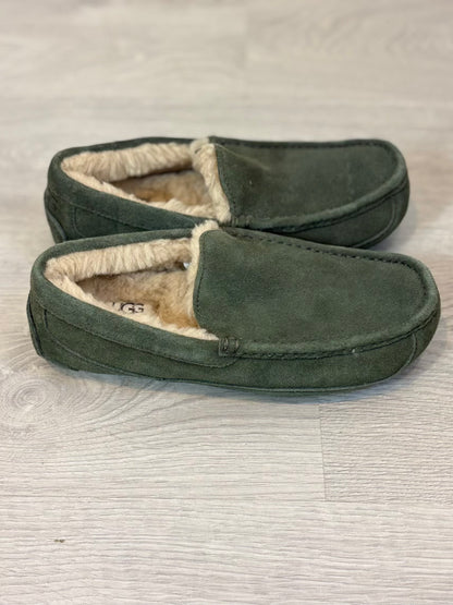 UGG. Zapatos estilo mocasín en verde. T 40