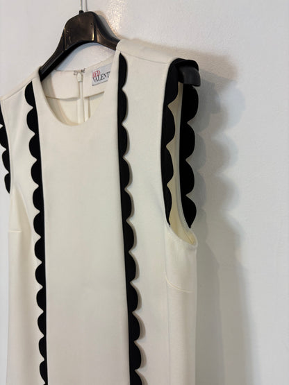 RED VALENTINO. Vestido corto volante. T 40 (S)