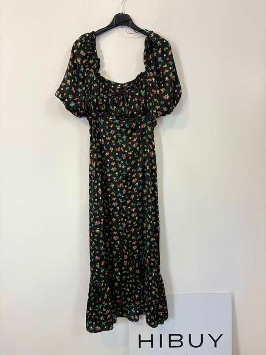 ZARA. Vestido negro fresas