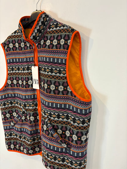 ZARA. Chaleco acolchado estampado. T L
