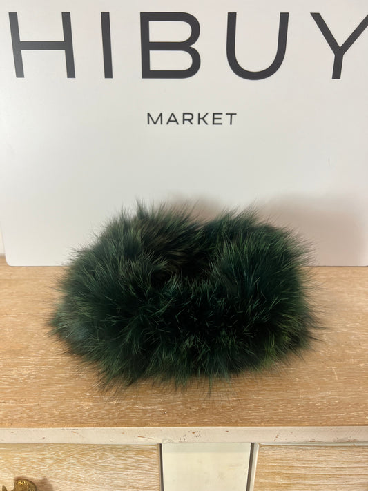 OTRAS. Accesorio pelo /cuello  natural verde