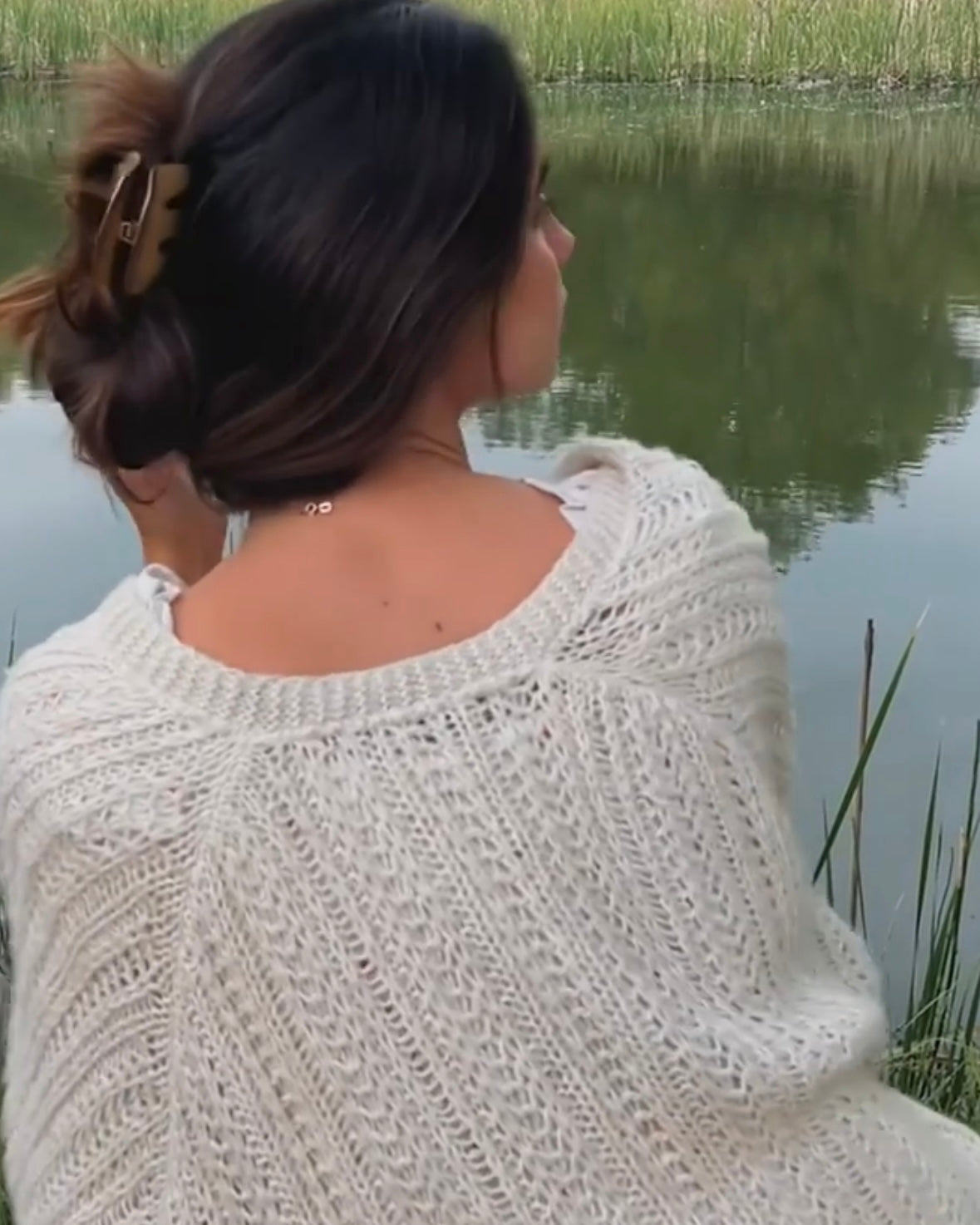 PULL&BEAR. Cárdigan beige troquelado T.s