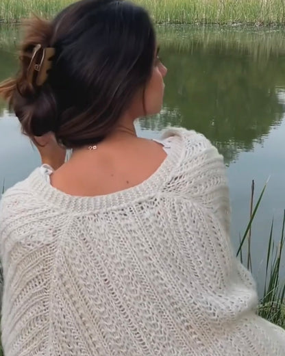 PULL&BEAR. Cárdigan beige troquelado T.s