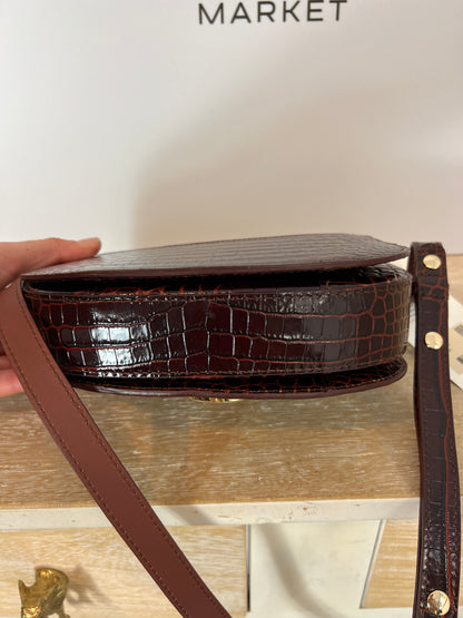 SEZANE. Bolso burdeos cocodrilo