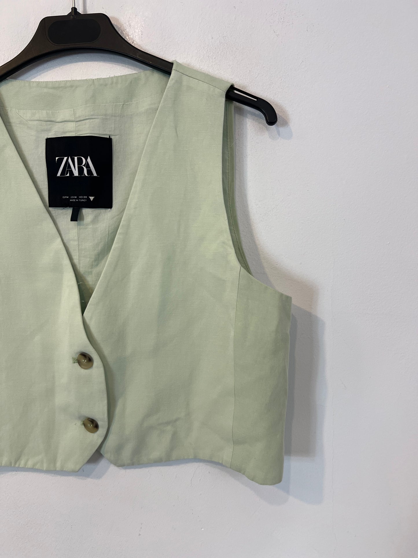 ZARA. Chaleco verde cropped
